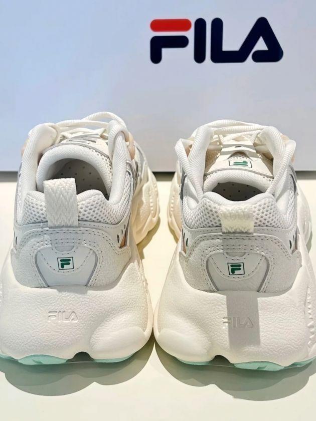 好看到爆😭斐乐蕨草鞋这清冷绿配色谁懂啊!